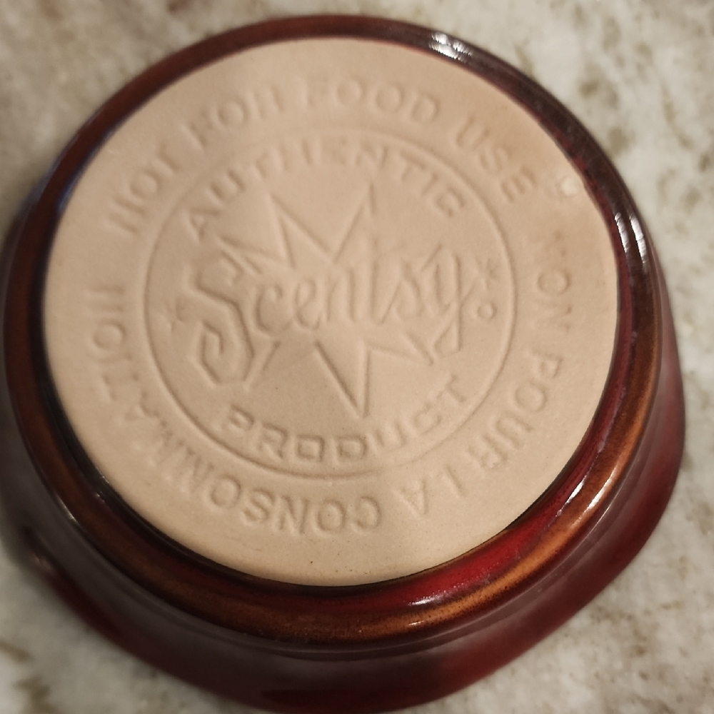 Scentsy Red and Cream Ceramic Base - Picture 2 of 3